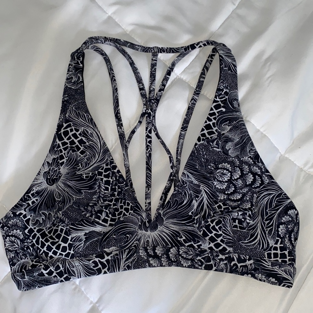 Lululemon sports bra